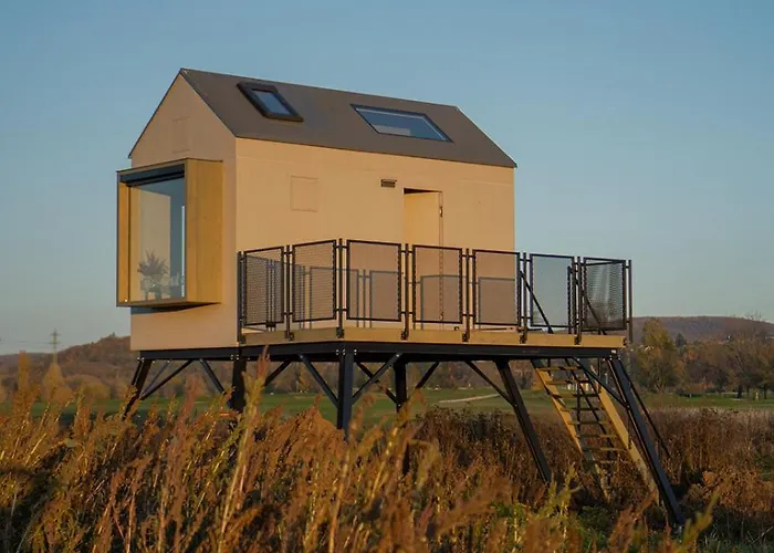 Glamping Jezeroooo Lipence 营地 布拉格