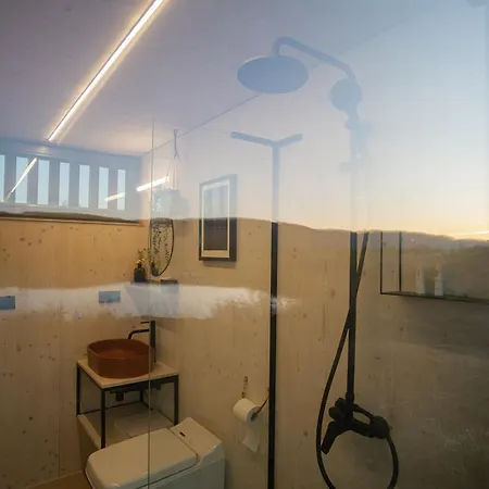 Glamping Jezeroooo Lipence Prága