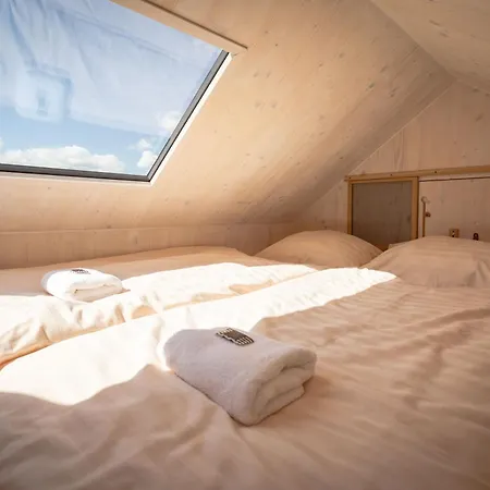 Glamping Jezeroooo Lipence Prága
