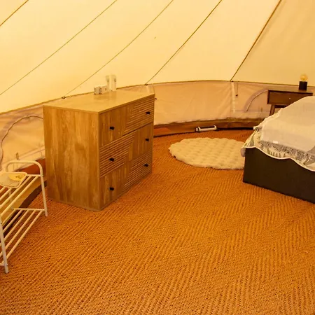 Glamping Jezeroooo Lipence Prague