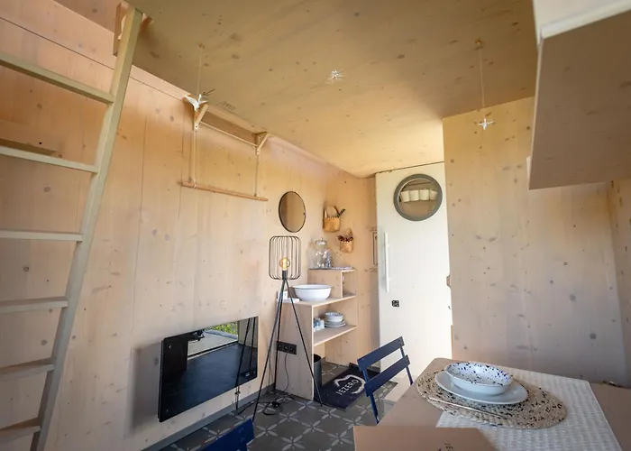مكان تخييم Glamping Jezeroooo Lipence *