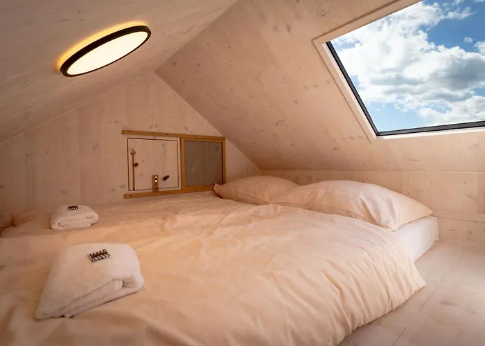Glamping Jezeroooo Lipence مكان تخييم
