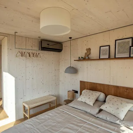 Glamping Jezeroooo Lipence 营地